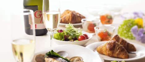 Se sirven desayunos y almuerzos