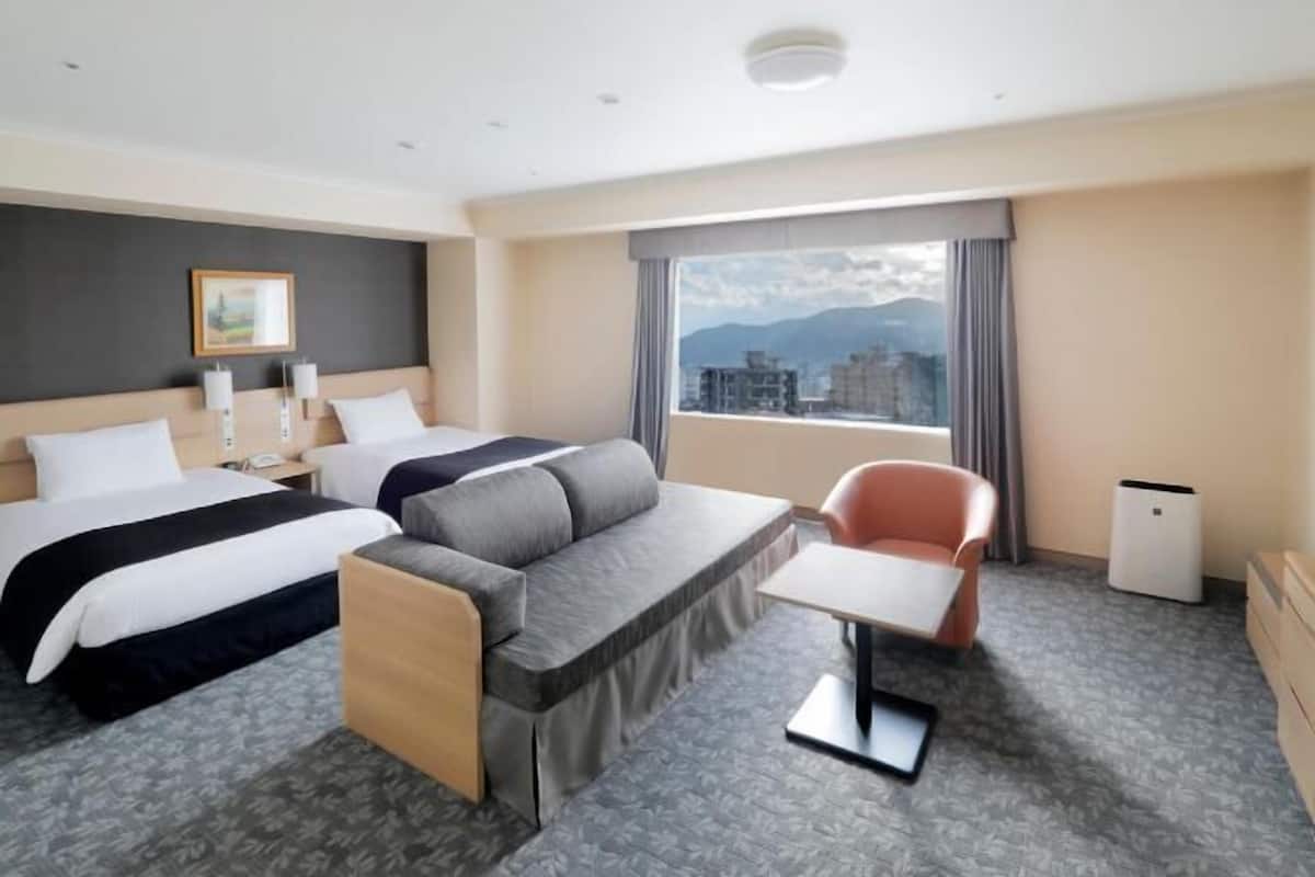 Desk, free WiFi, bed sheets