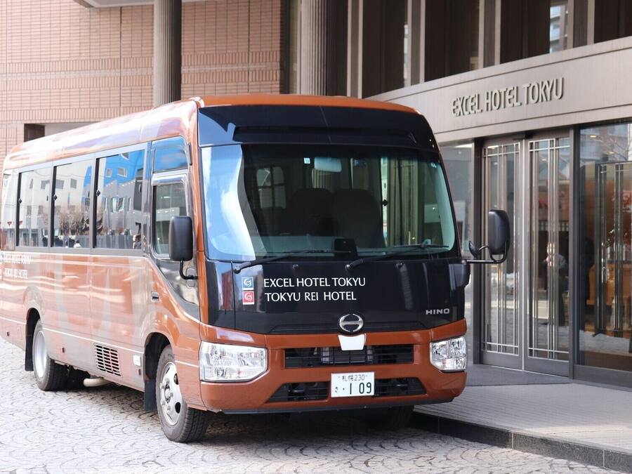 A bus parked in front of the Excel Hotel Tokyo.