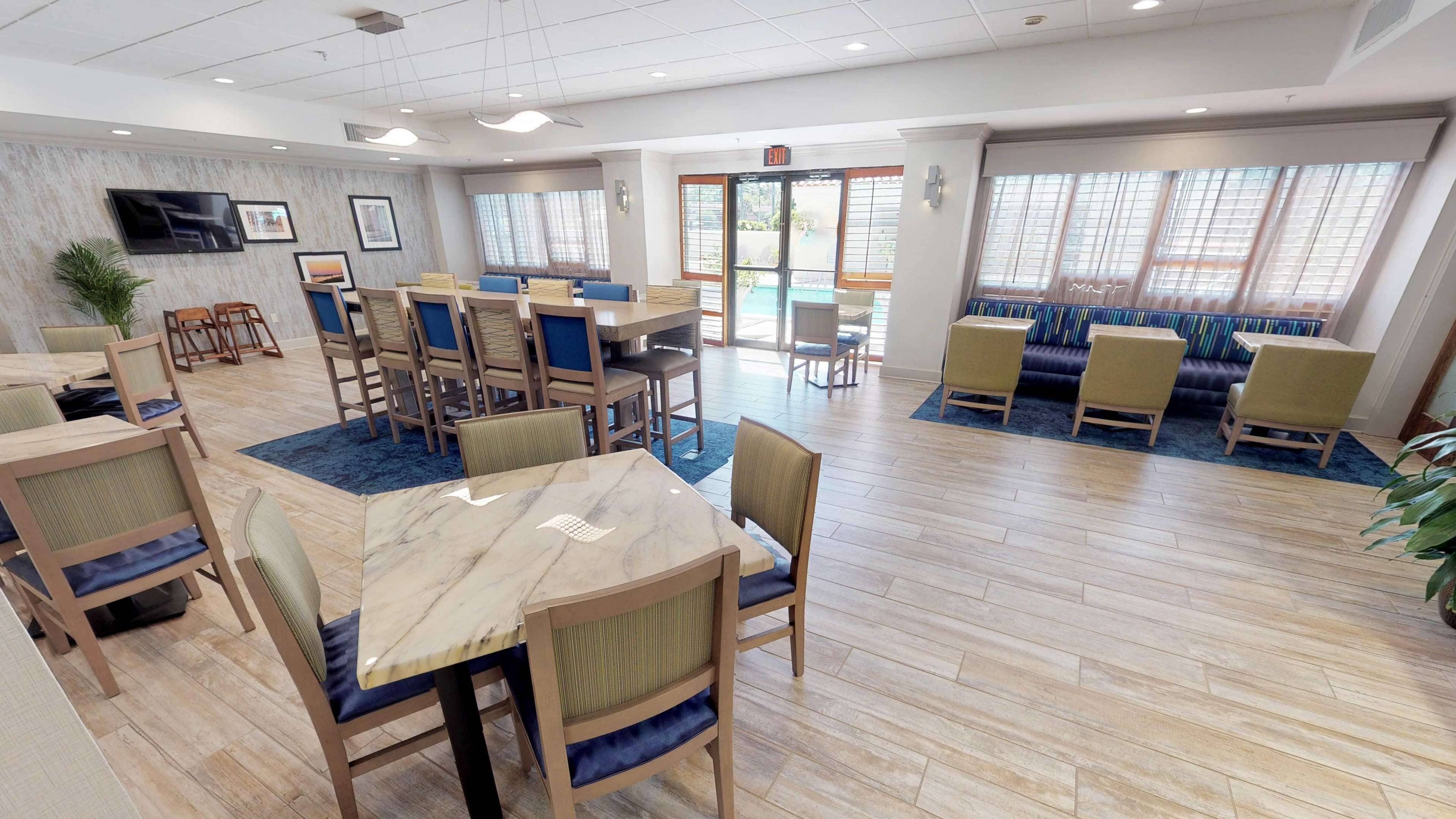 free daily continental breakfast