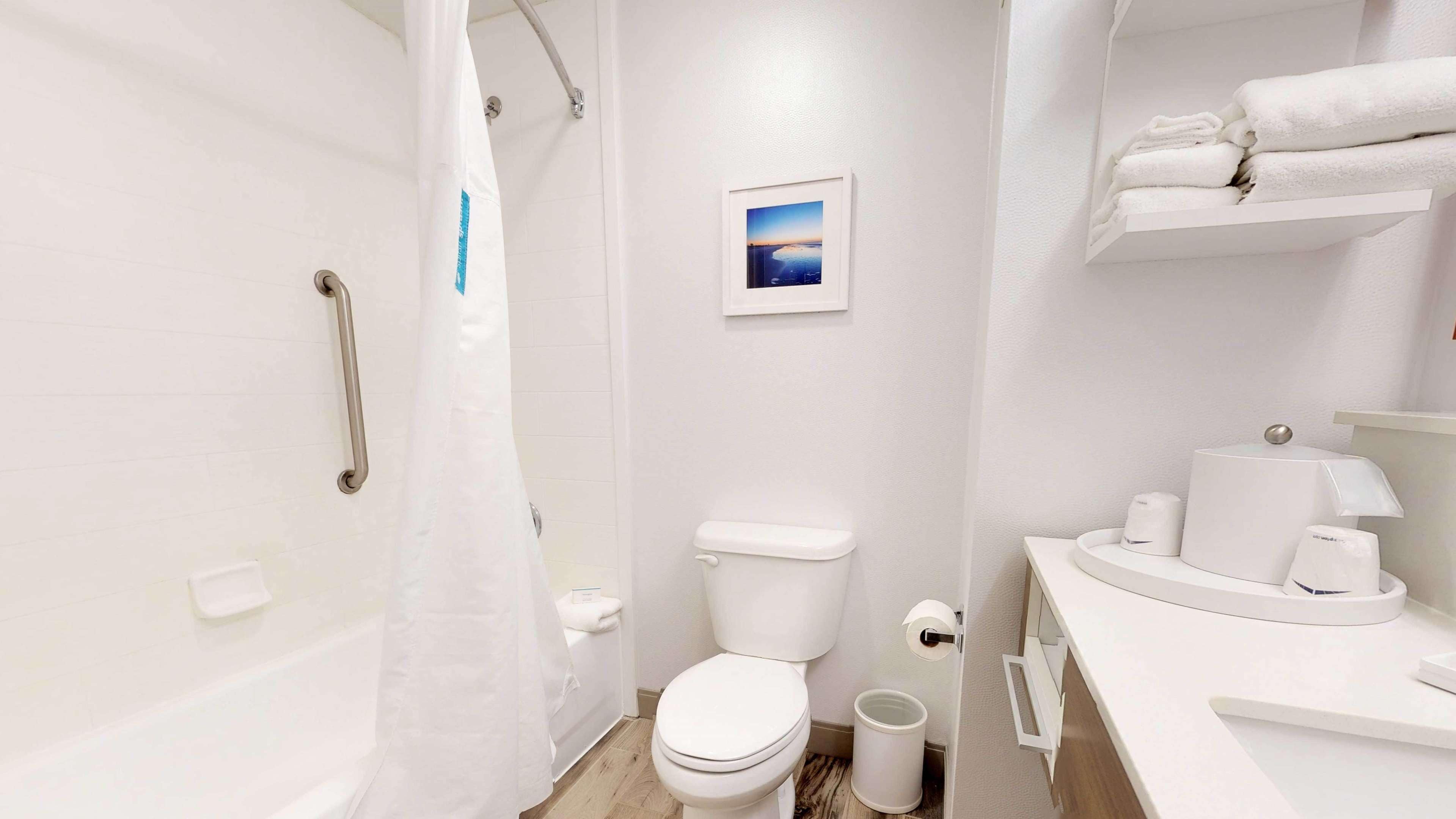 studio, 1 king bed, non smoking | bathroom | hair dryer, towels