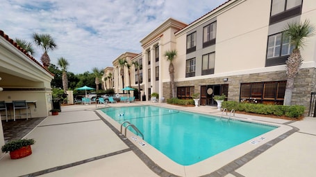 Outdoor pool. Hampton Inn St. Simons Island