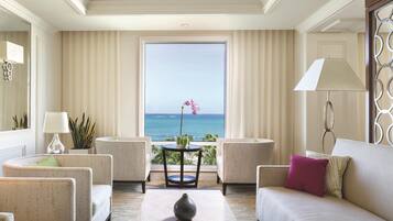 4 bars/lounges, poolside bar