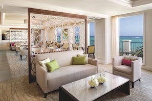 4 bars/lounges, poolside bar
