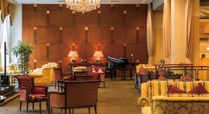 3 restauranter: lunsj og middag serveres