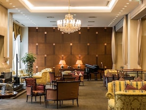 3 restaurants, lunch, dinner served; Fusion cuisine