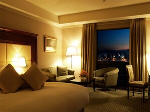 1 habitación, caja de seguridad en la habitación y escritorio 