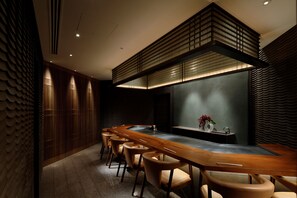 Lunch and dinner served, French cuisine - Palace Hotel Tokyo (Tokyo)