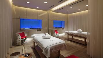 Espace de soins pour les couples, sauna, bain Ă remous, soins corporels