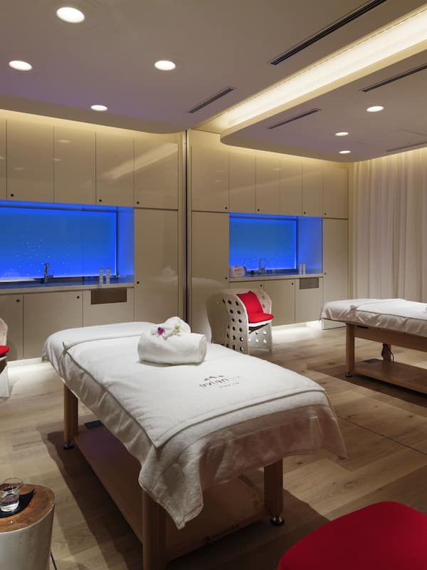 Couples treatment rooms, sauna, hot tub, body treatments