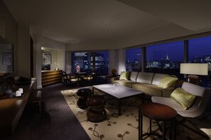 Terrace Suite | Living area | LCD TV, DVD player, pay movies - Palace Hotel Tokyo (Tokyo)