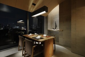 Lunch and dinner served, French cuisine - Palace Hotel Tokyo (Tokyo)
