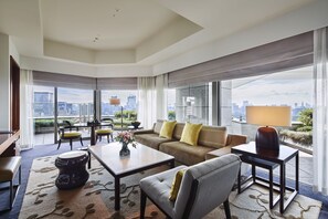 Suite (Garden) | Sengetøy i egyptisk bomull, allergitestet sengetøy og minibar