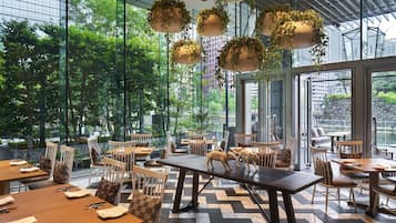 Lunch and dinner served, French cuisine