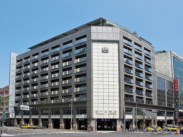 Property grounds - First Hotel (Taipei)
