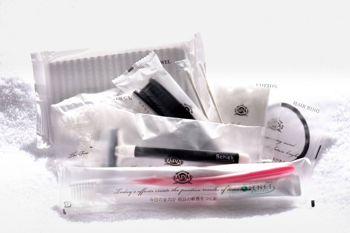 combined shower/bathtub, free toiletries, hair dryer, slippers