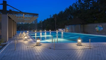 Seasonal outdoor pool