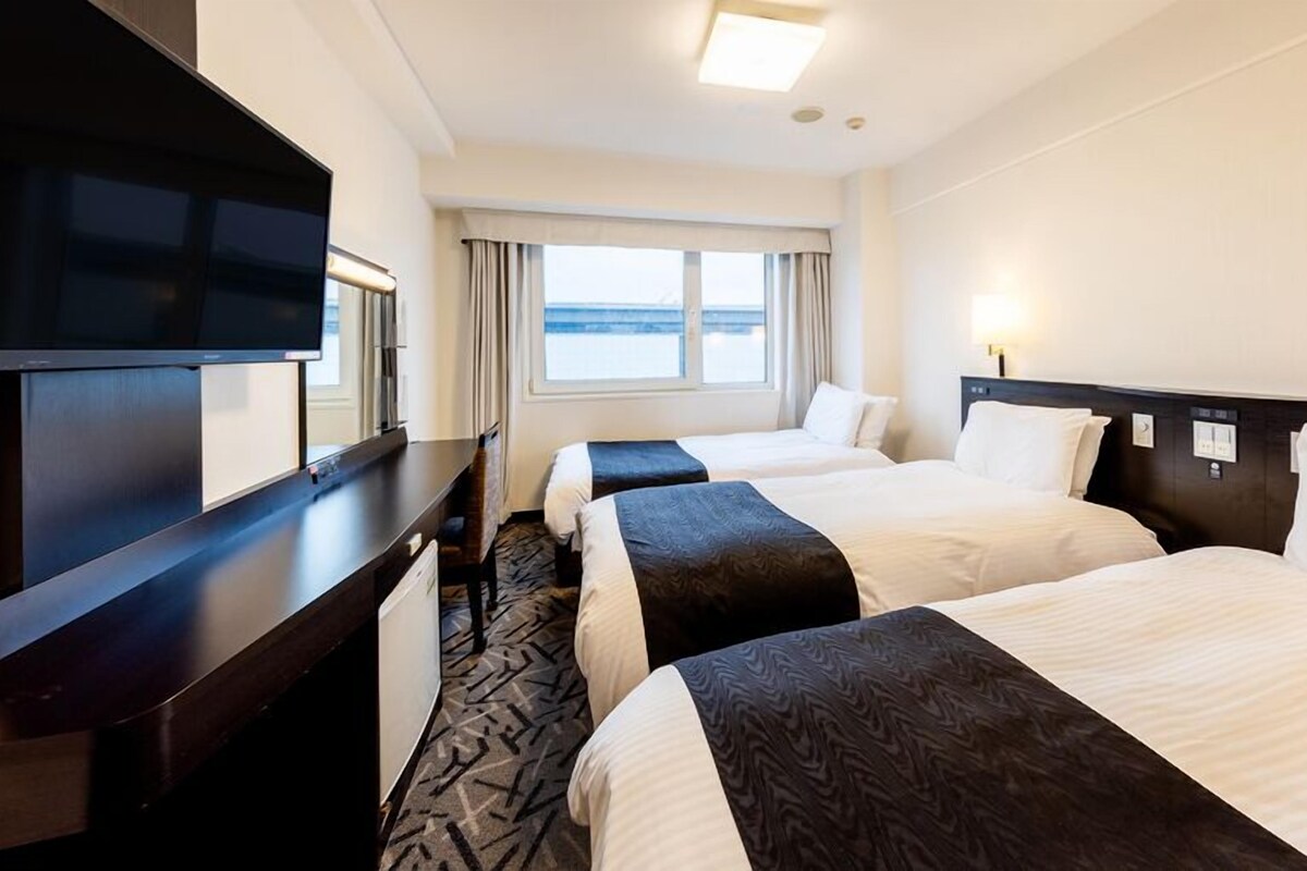 Down duvets, desk, free WiFi, bed sheets