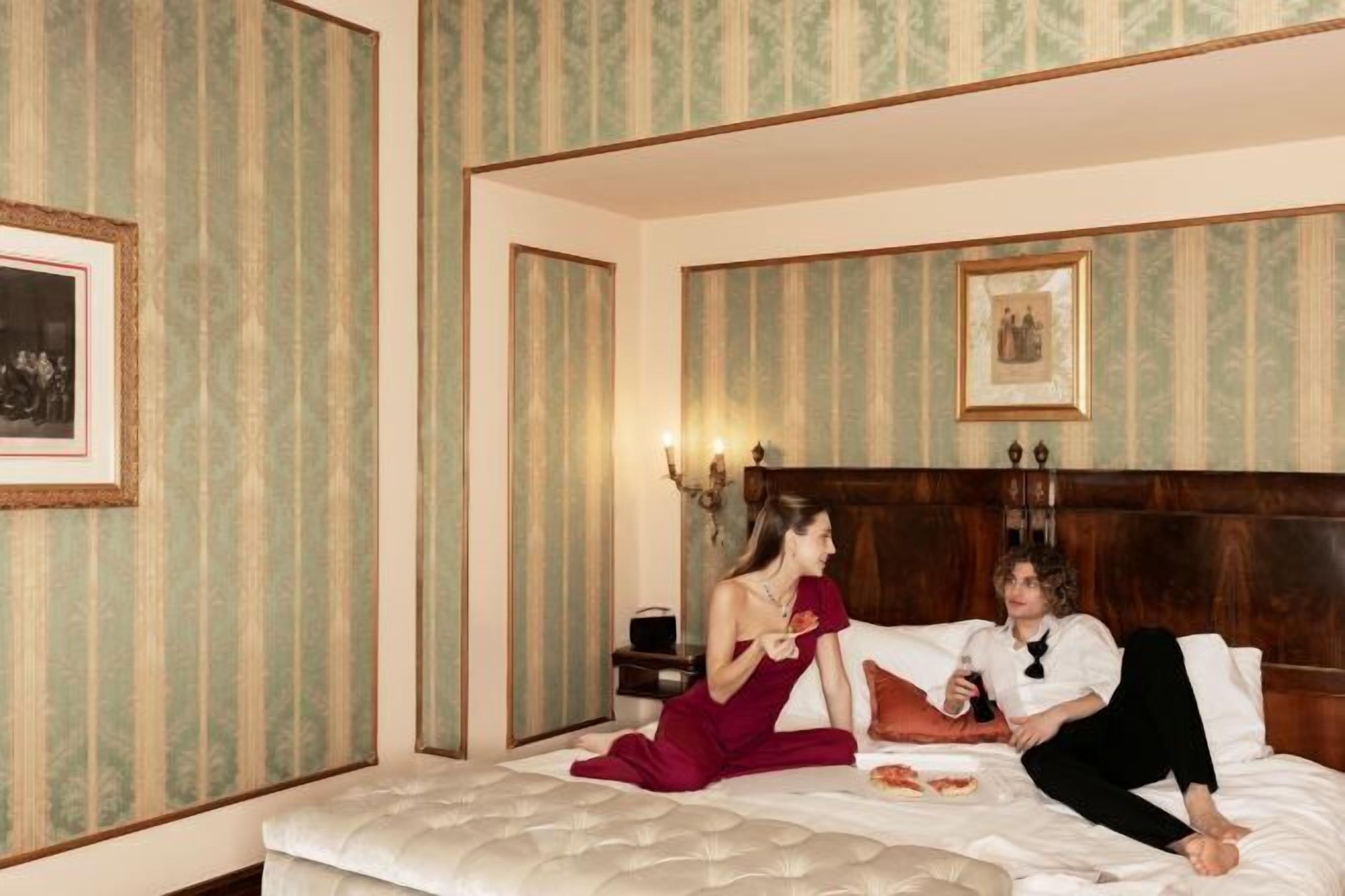 Hochwertige Bettwaren, Daunenbettdecken, Minibar, Zimmersafe