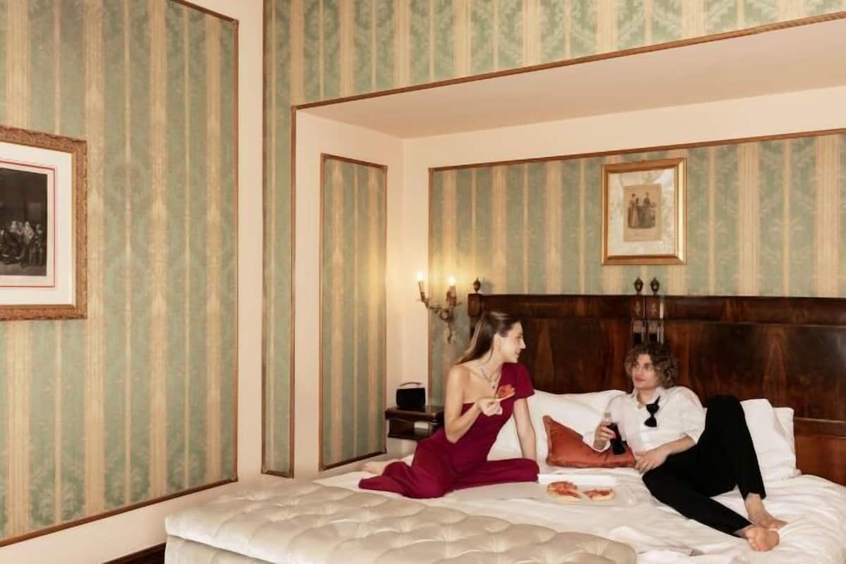 Premium bedding, down comforters, minibar, in-room safe