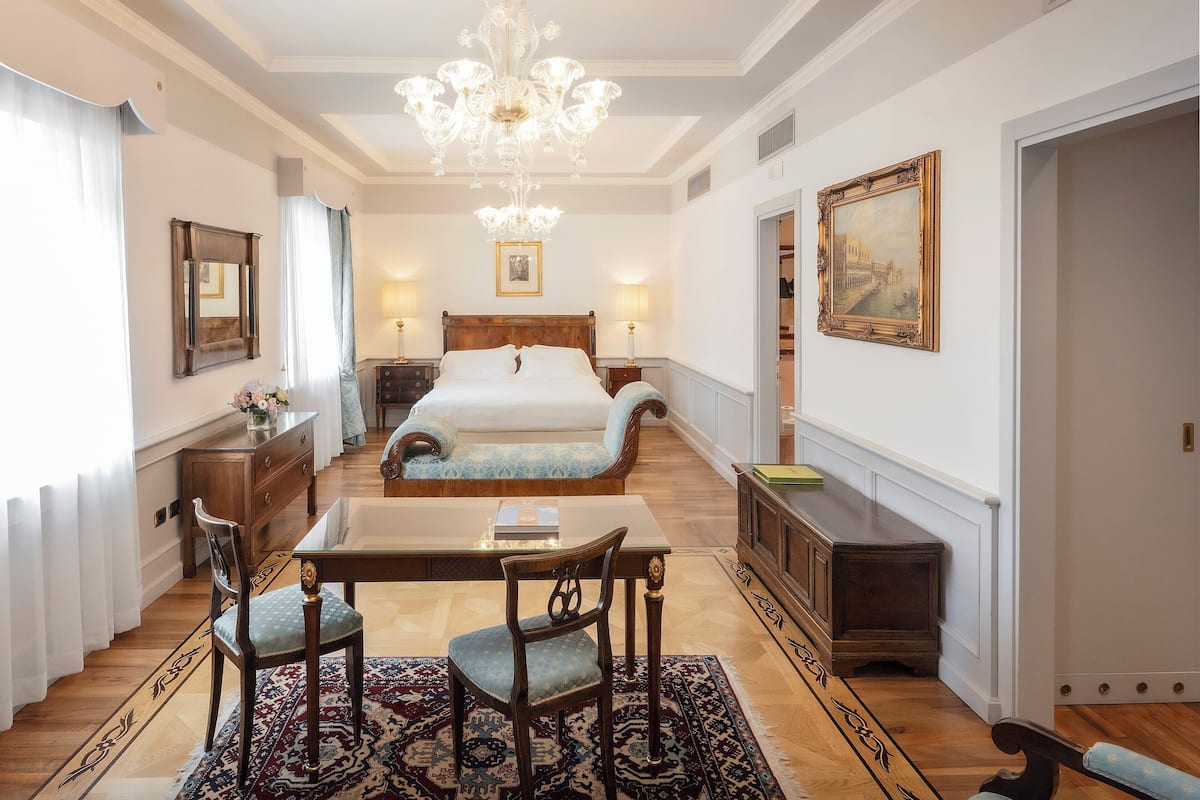 presidential suite | 1 bedroom, premium bedding, down duvets, minibar