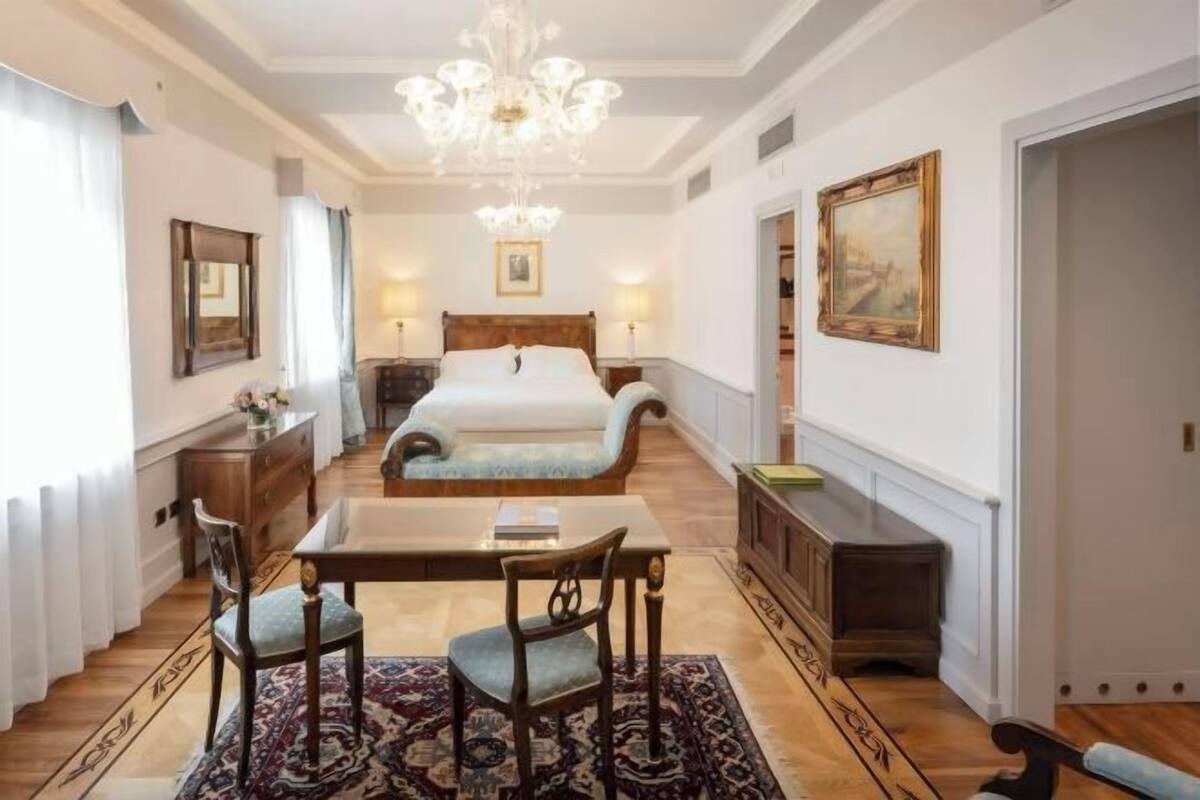 Premium bedding, down comforters, minibar, in-room safe