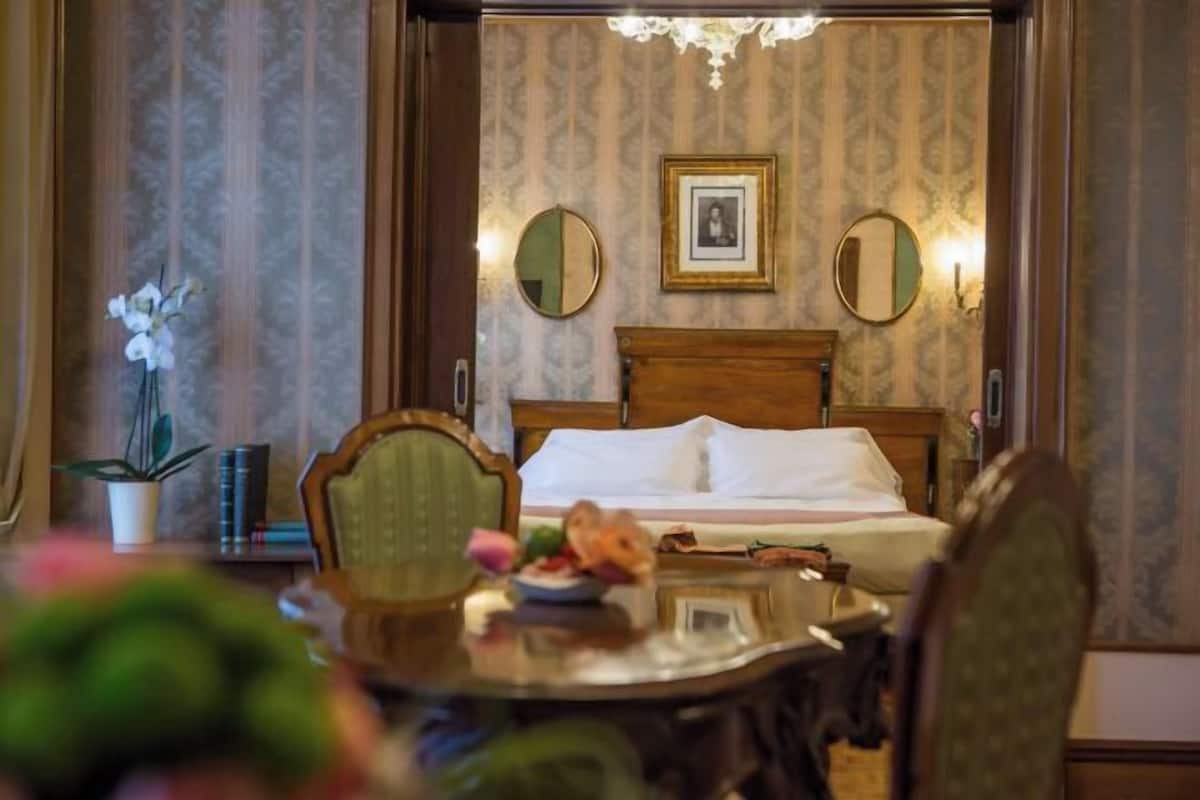 1 bedroom, premium bedding, down comforters, minibar
