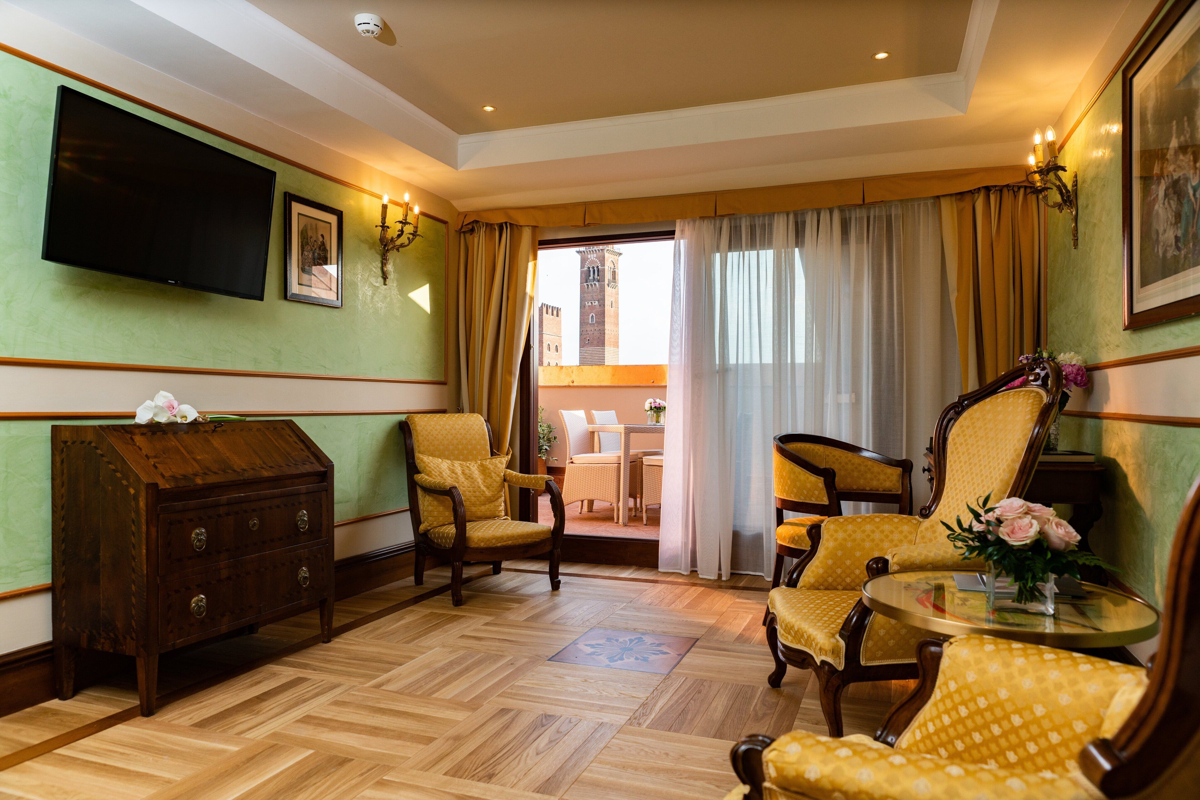 1 bedroom, premium bedding, down duvets, minibar