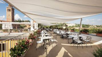 Breakfast, lunch and dinner served