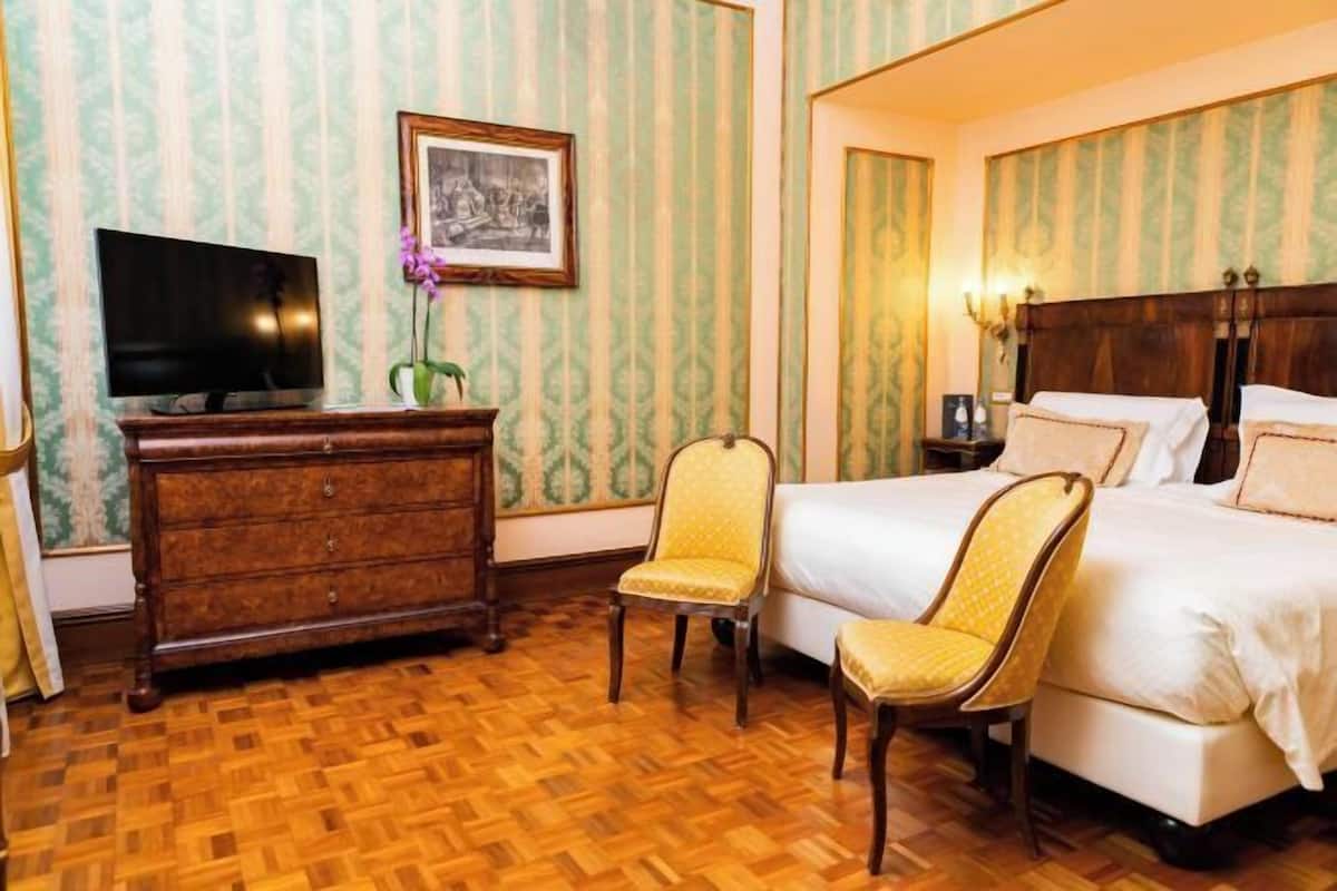 1 bedroom, premium bedding, down comforters, minibar