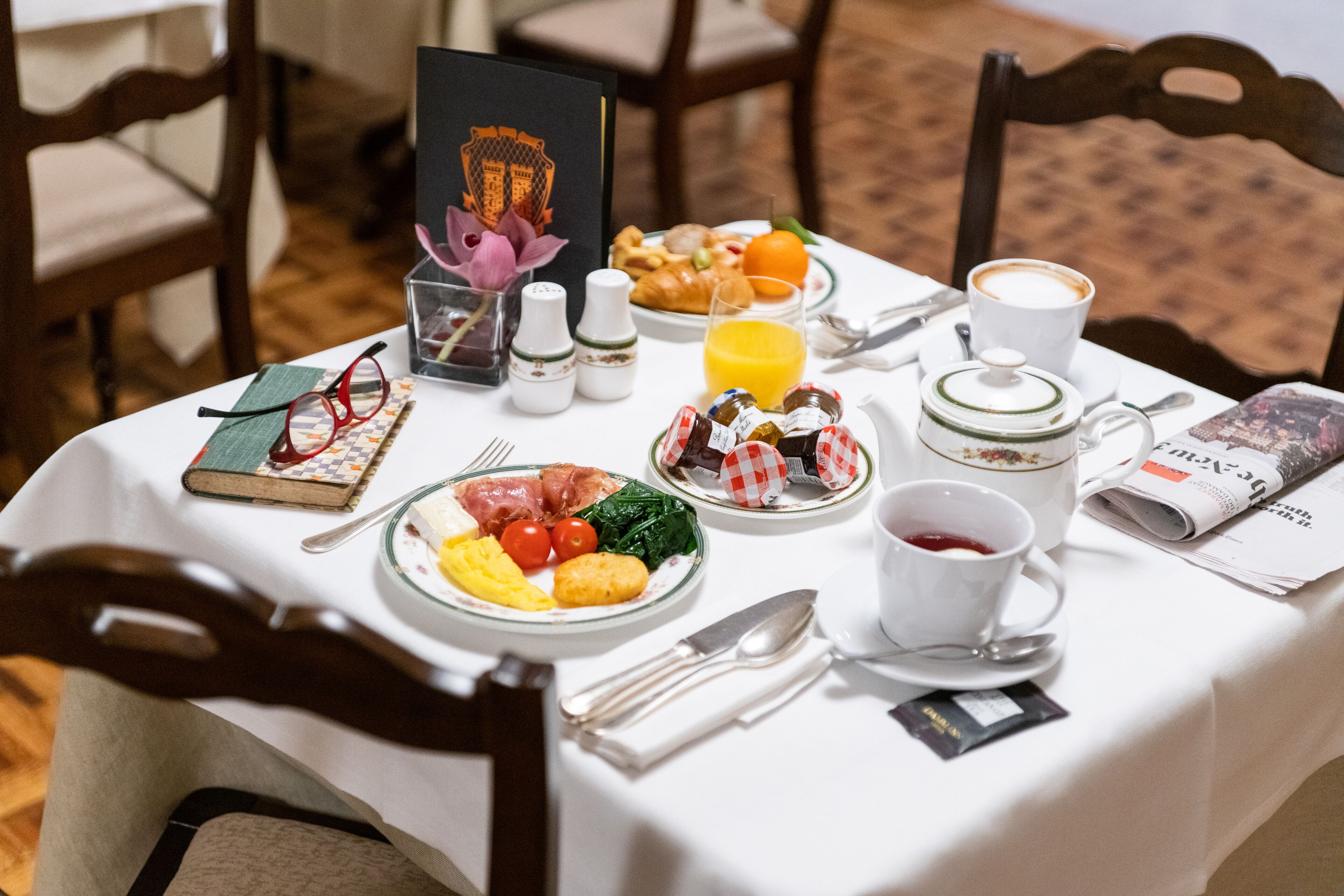 free buffet breakfast