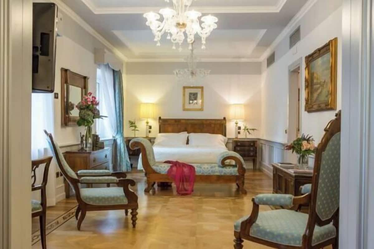 1 bedroom, premium bedding, down comforters, minibar