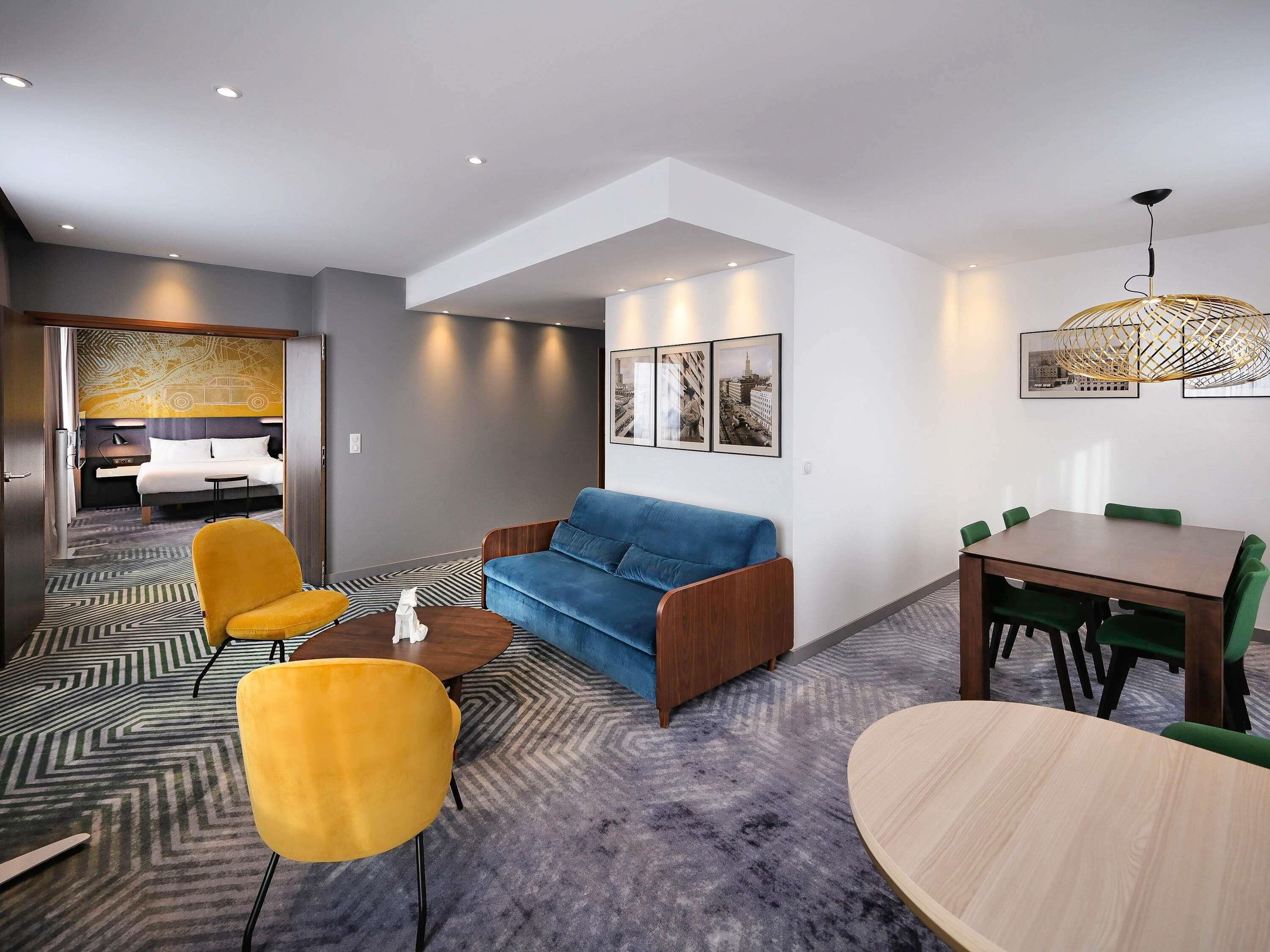 Grand suite, 1 kingsize bed met slaapbank | Een minibar, een kluis op de kamer, een bureau, verduisterende gordijnen