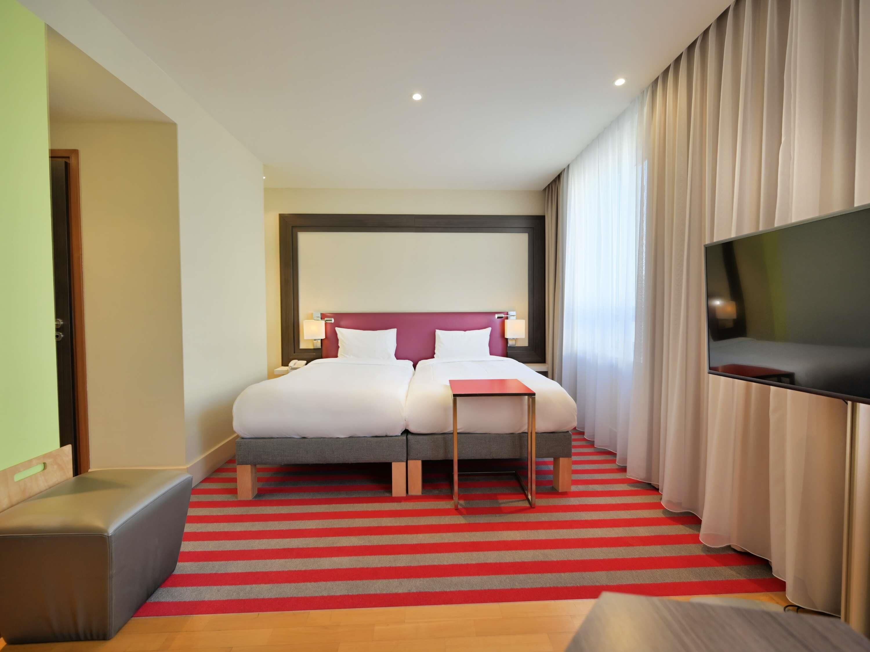 高级房, 2 张单人床 (+ extra bed for child) | 迷你吧、客房内保险箱、办公桌、遮光窗帘