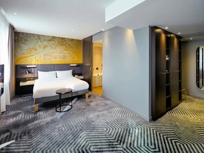 Suite Grand, 1 letto king con divano letto | Minibar, una cassaforte in camera, una scrivania, tende oscuranti