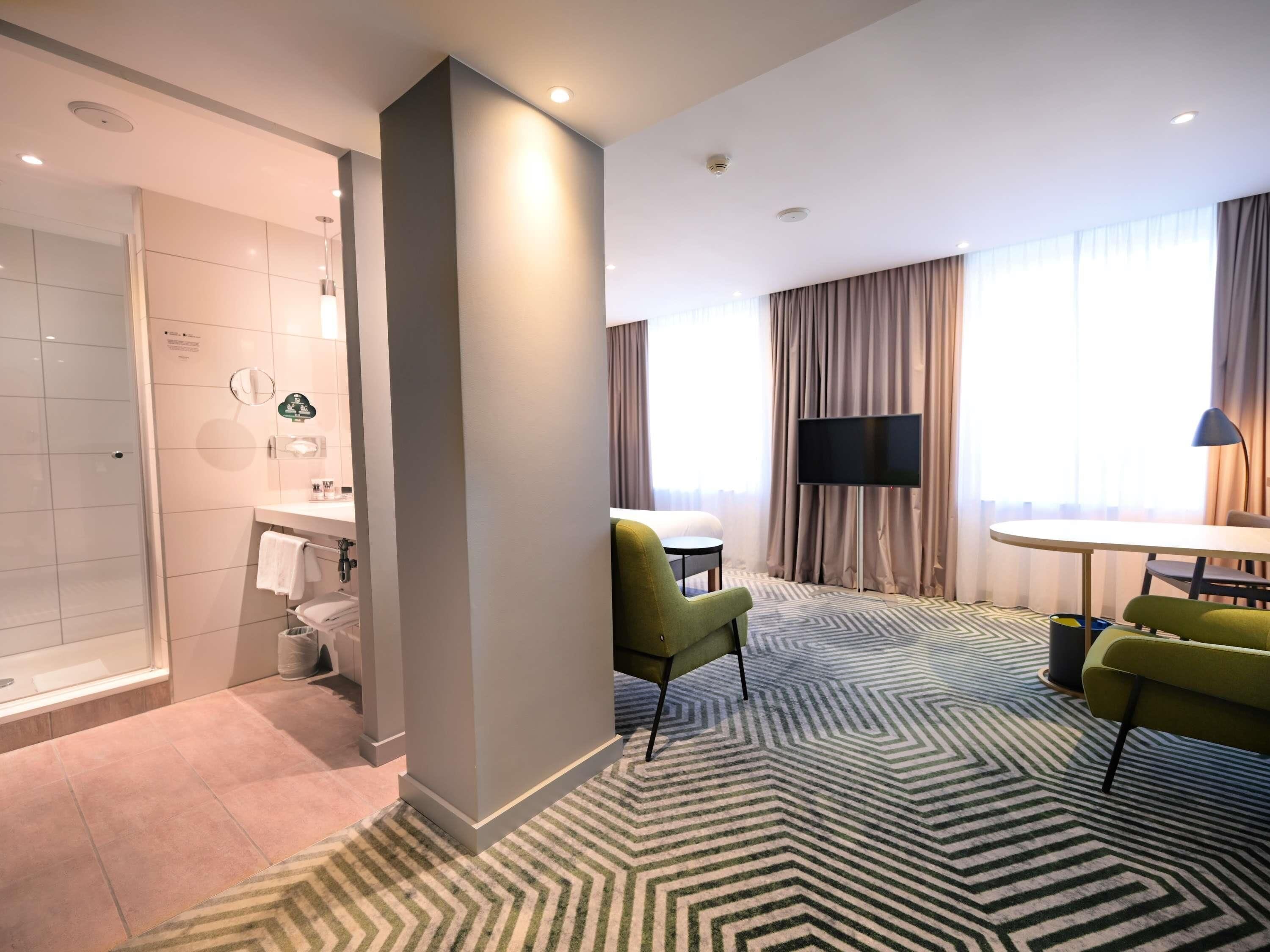 superior room | minibar, in-room safe, desk, blackout curtains