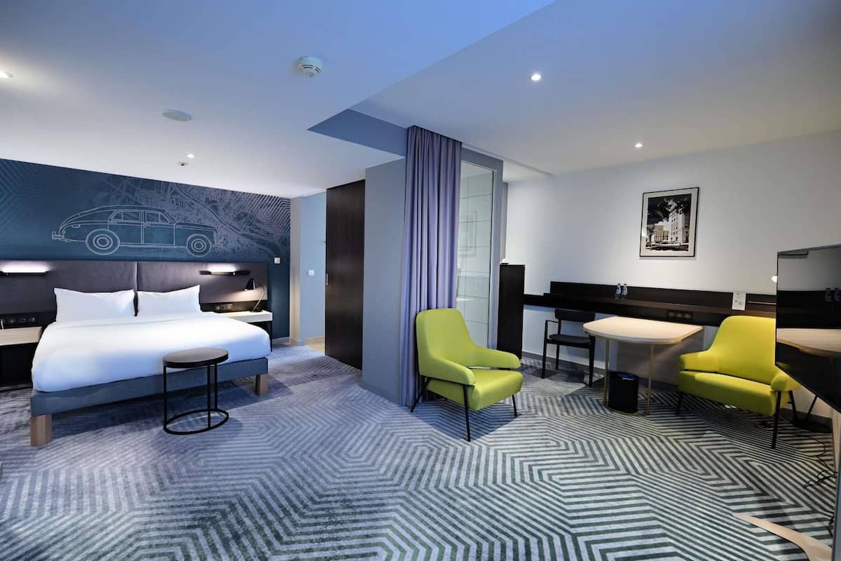 Privilege - Rum - 1 queensize-säng | Minibar, värdeförvaringsskåp på rummet och skrivbord