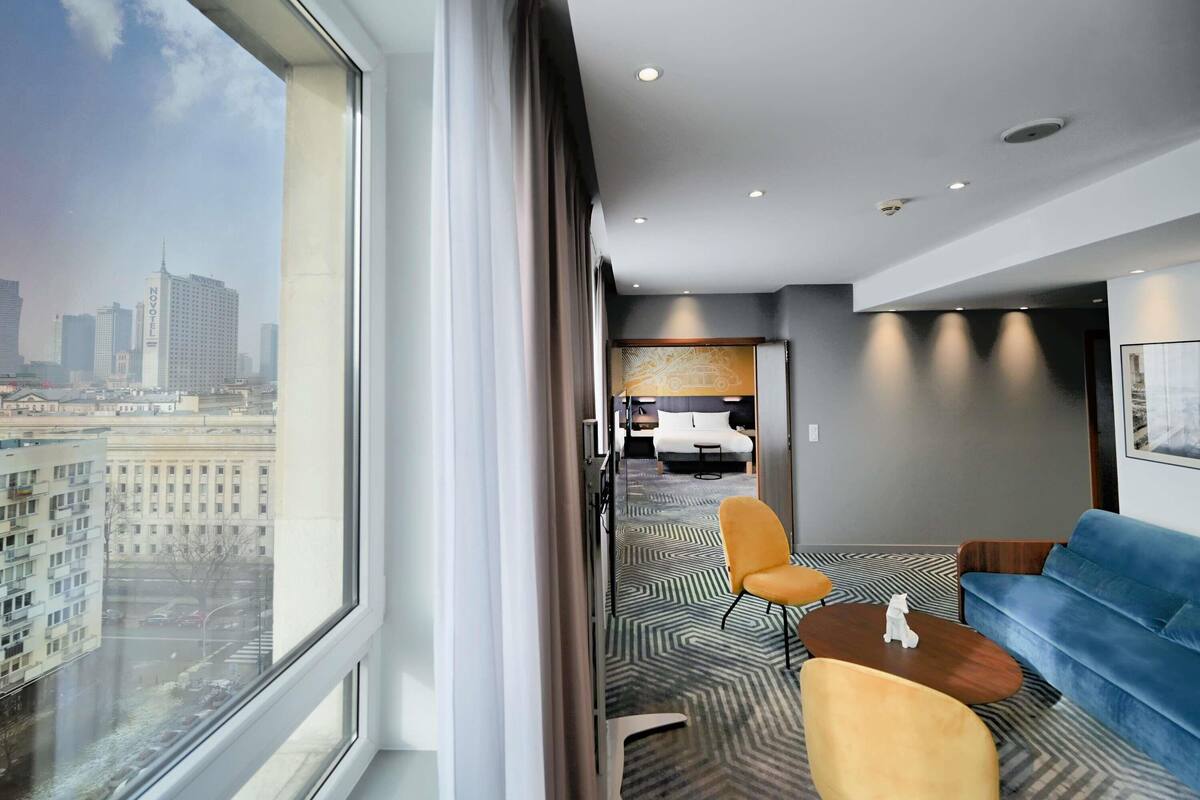 Phòng Suite Grand, 1 giường cỡ king và sofa giường | Minibar, két bảo mật tại phòng, bàn, màn/rèm cản sáng 