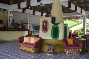 Lobby - Qualton Club Ixtapa - All Inclusive (Ixtapa)