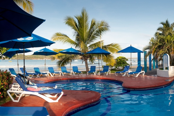 2 outdoor pools