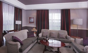 32-英寸等离子电视 （配备卫星频道）、电视