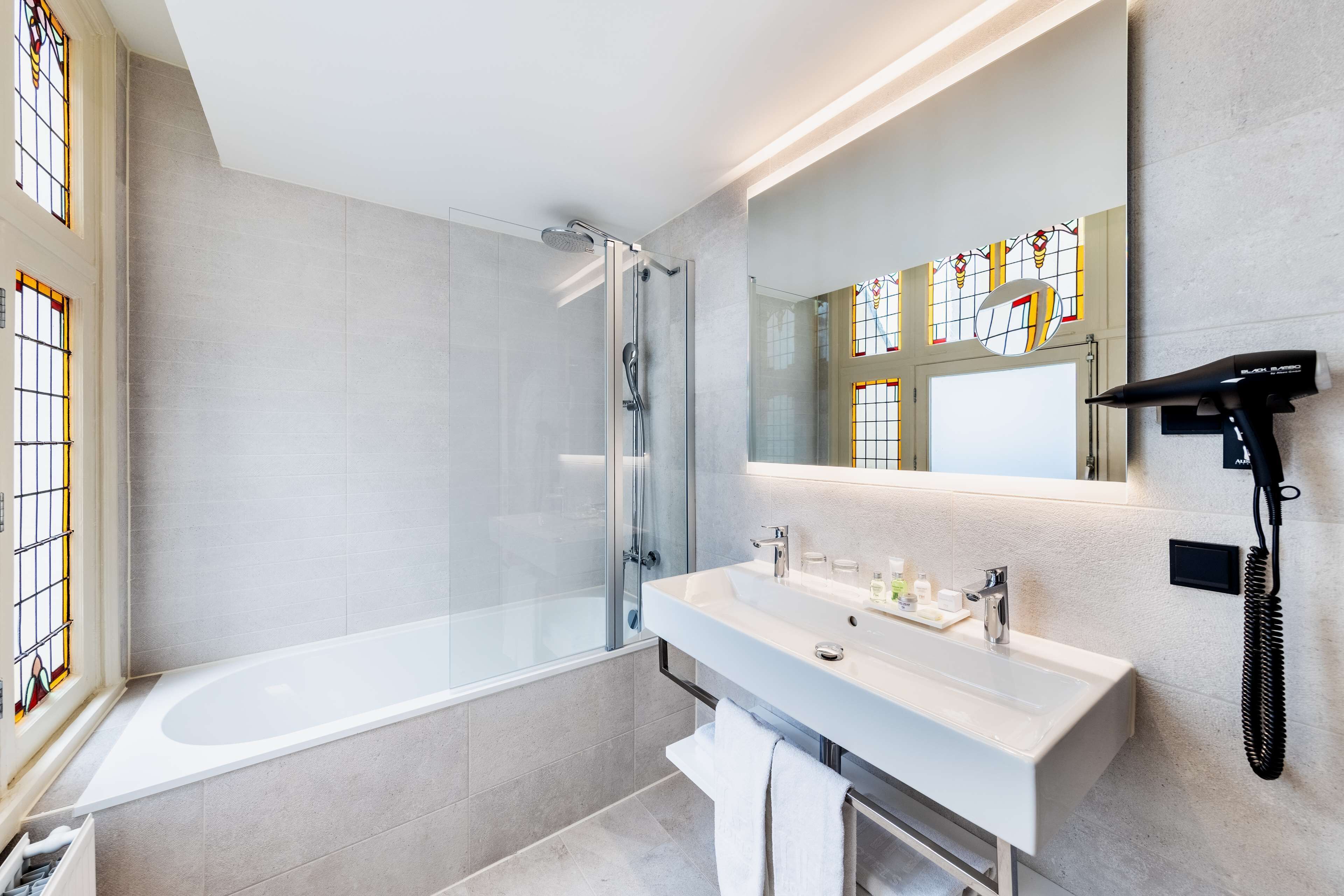 junior suite | minibar, in-room safe, desk, blackout curtains