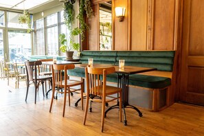 Bar (on property) - NH Amsterdam Schiller (Amsterdam)