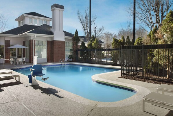 Outdoor pool - Hilton Garden Inn Atlanta North/Johns Creek (Johns Creek)