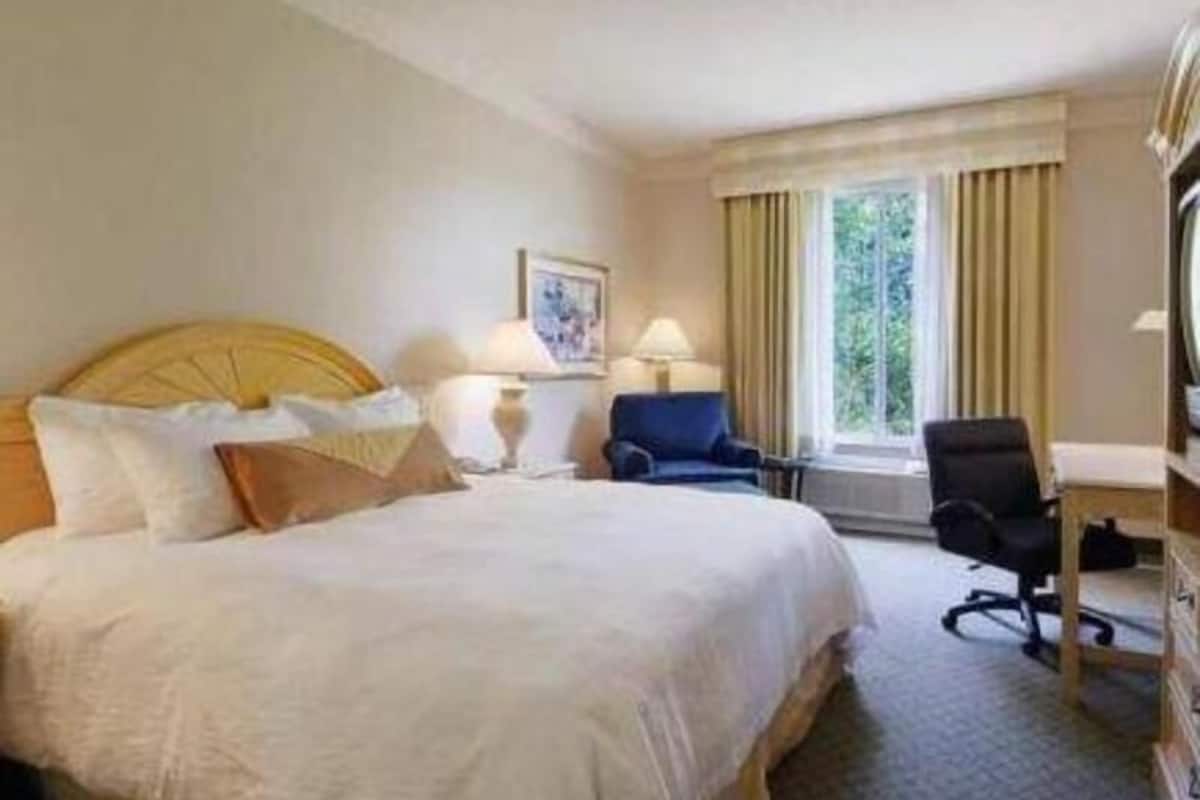 In-room safe, desk, laptop workspace, iron/ironing board