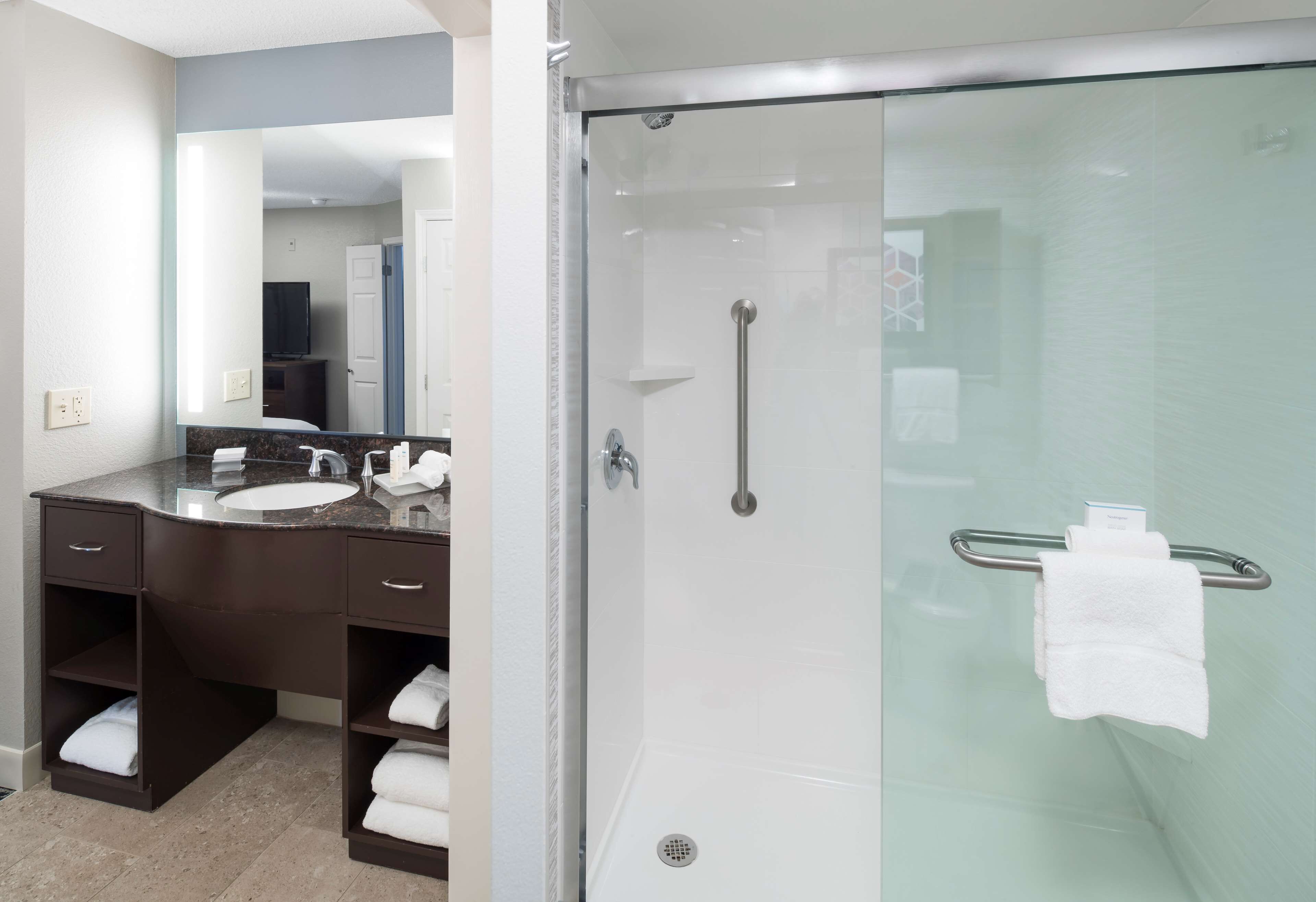 combined shower/bathtub, free toiletries, hair dryer, towels