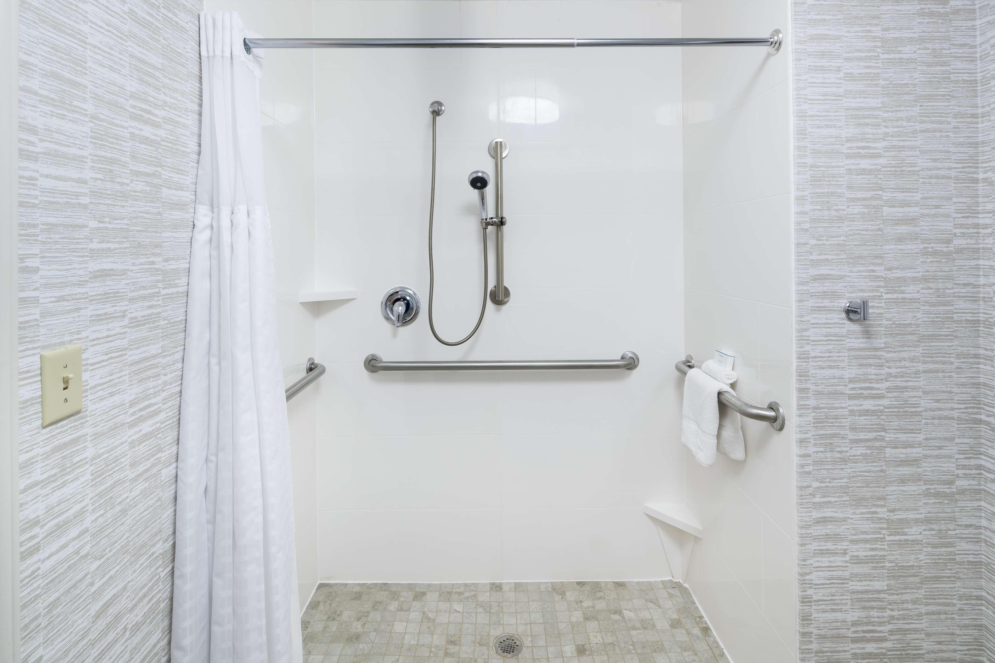 combined shower/bathtub, free toiletries, hair dryer, towels