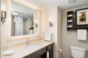 Combined shower/tub, hydromassage showerhead, designer toiletries - Homewood Suites by Hilton Austin-South/Airport (Austin)