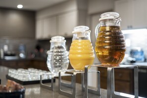 Free daily continental breakfast  - Homewood Suites by Hilton Austin-South/Airport (Austin)