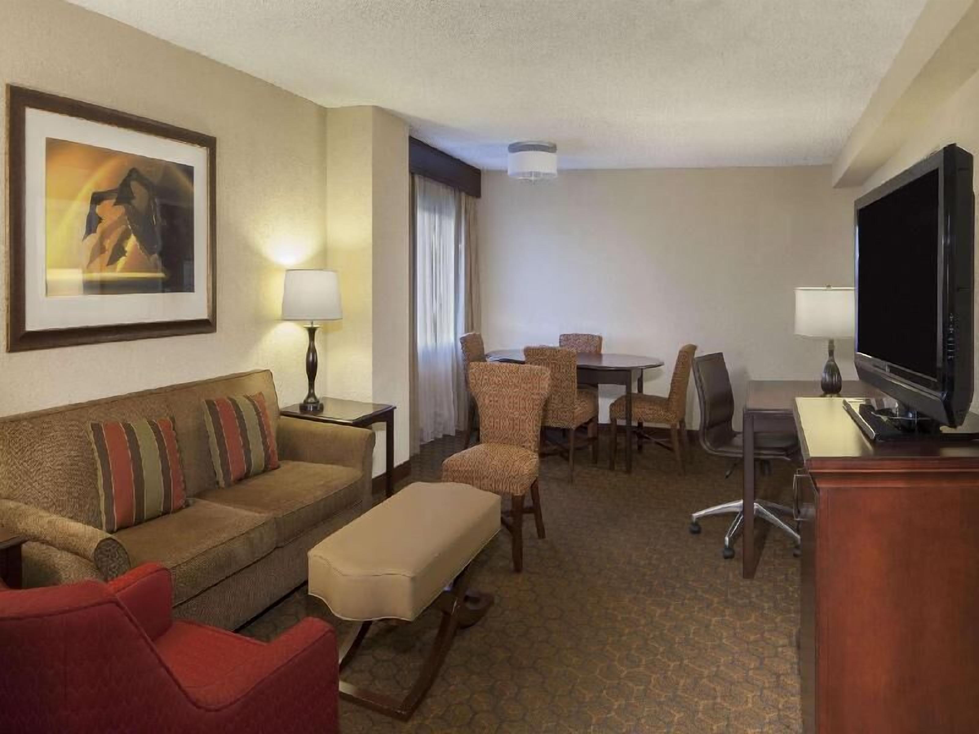 Living area | 42-inch flat-screen TV with cable channels, TV